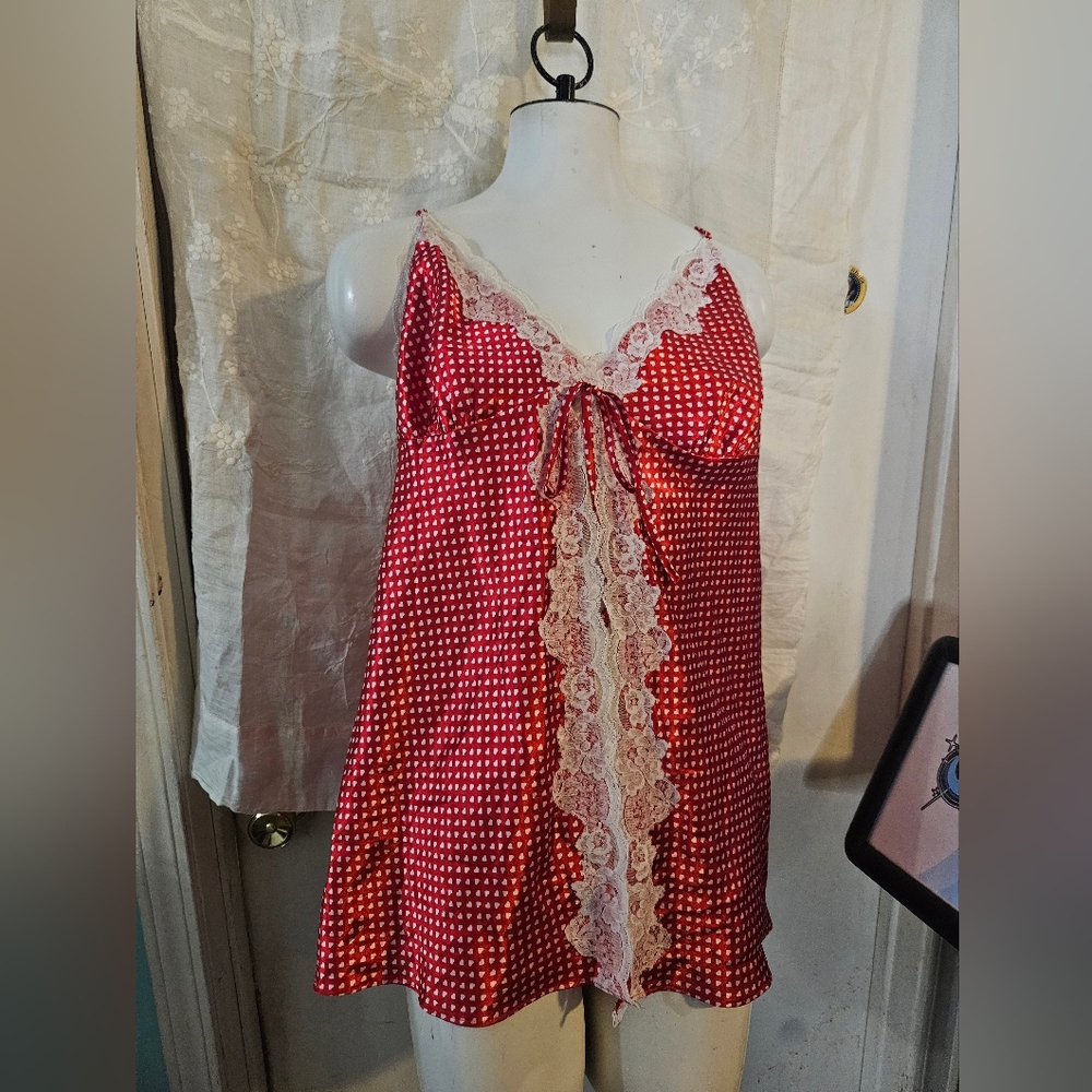 ❌SOLD ON MY DEPOP @ DARLINGTHRIFT1031❌Elegant Red Lace Trim Nightgown